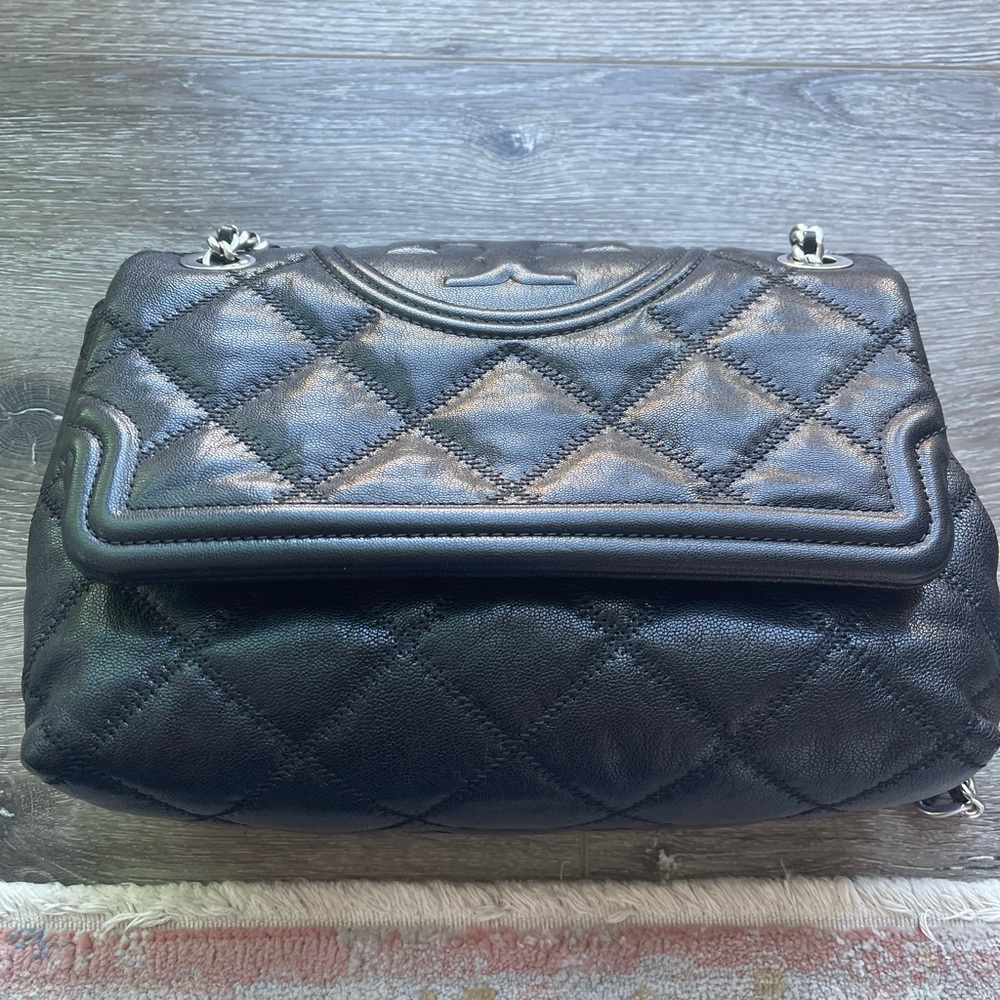 Tory Burch
Fleming Leather Shoulder Bag